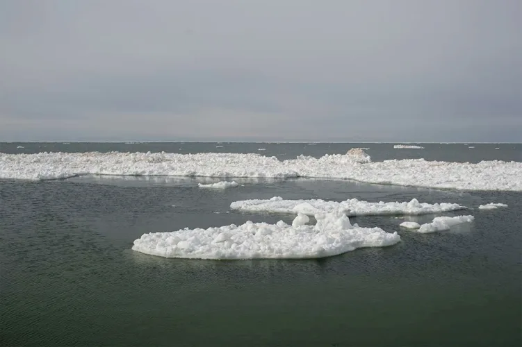 As Great Lakes ice cover shrinks, old data offers new clues